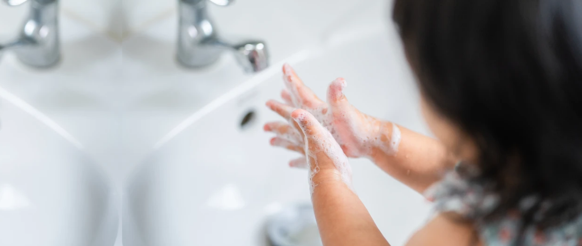 Hoe behandel je handeczeem bij kinderen?